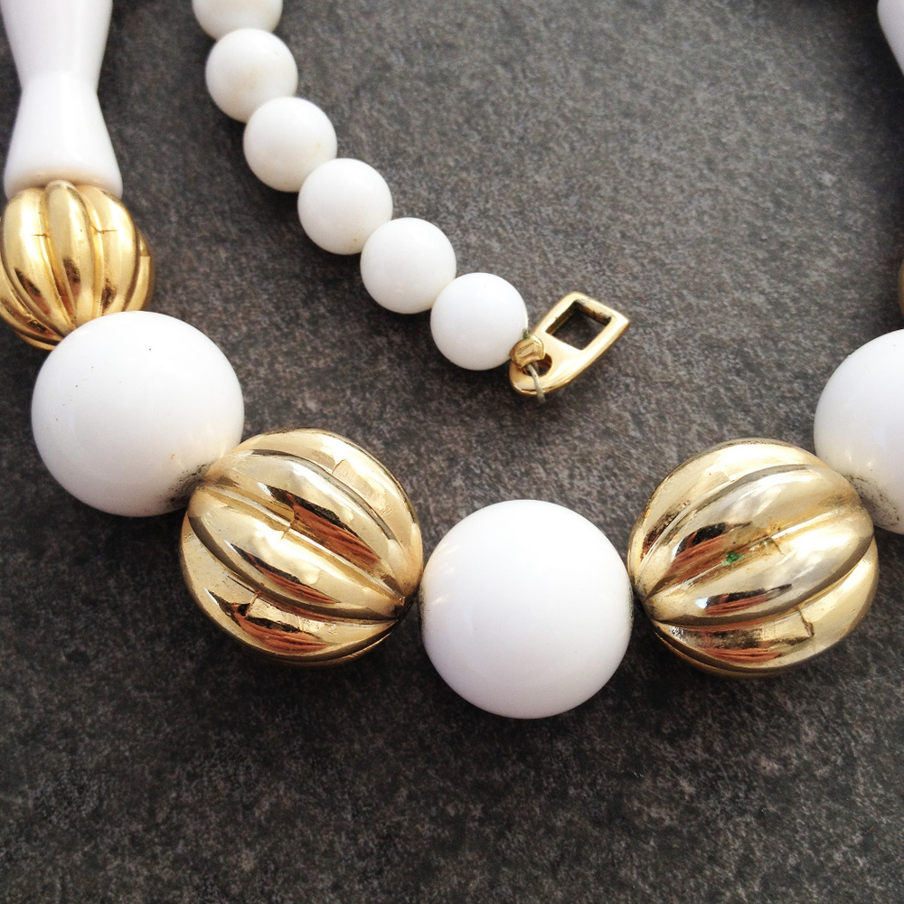 Vintage 70's Fashion Necklace by Napier - Picture 2 of 3